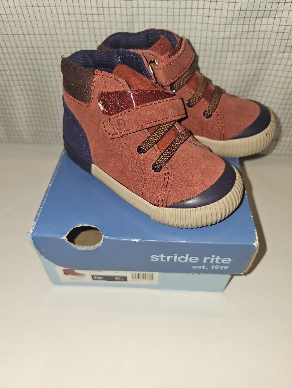 EUC | 7W | Stride Rite | Clay SR Dune High Top Sneakers